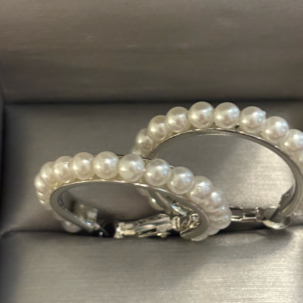 NWOT: Elegant Silver Pearl Hoop Earrings - Picture 2 of 2